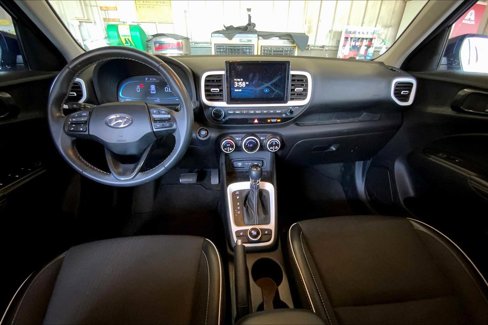 Used 2023 Hyundai Venue Limited image 14