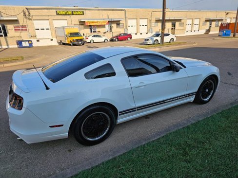 Used 2013 Ford Mustang Coupe image 3
