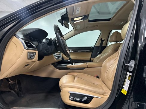 Used 2016 BMW 740i image 15