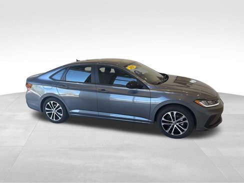 Used 2025 Volkswagen Jetta Sport image 8