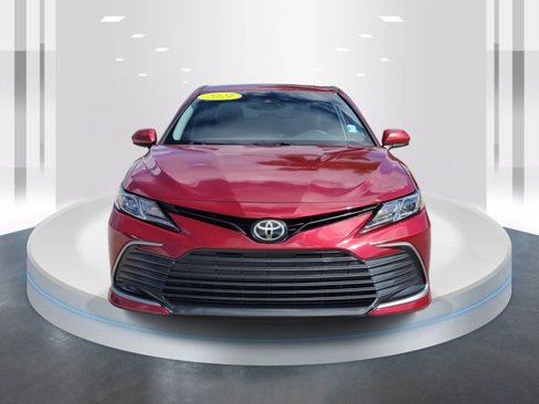 Used 2021 Toyota Camry LE image 2