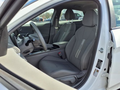 Certified 2024 Hyundai Elantra SEL image 3