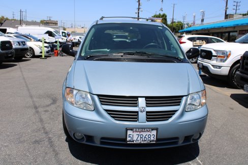 Used 2005 Dodge Grand Caravan SXT image 2