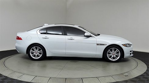 Used 2017 Jaguar XE Premium image 8