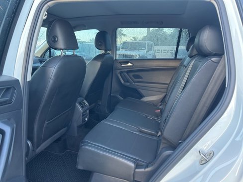Used 2018 Volkswagen Tiguan SEL image 32