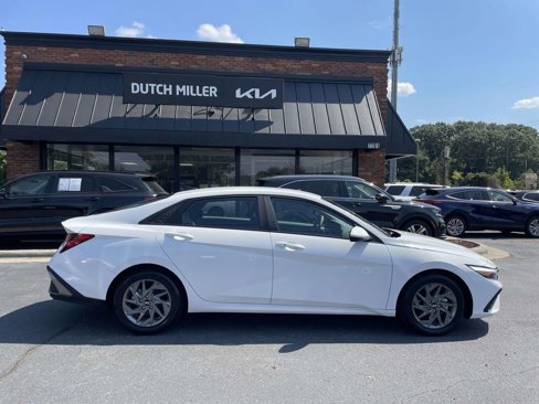 Used 2024 Hyundai Elantra SEL image 8