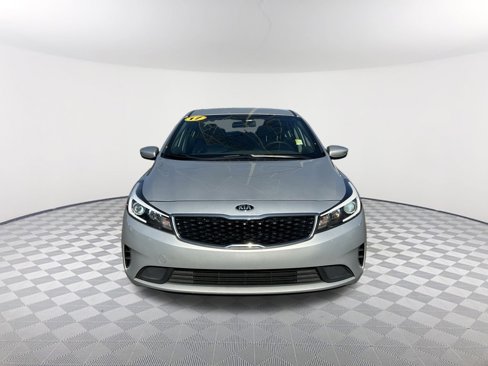 Used 2017 Kia Forte LX image 2