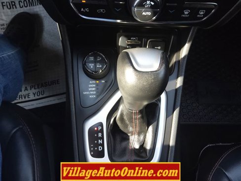 Used 2015 Jeep Cherokee Trailhawk w/ Comfort/Convenience Group image 41