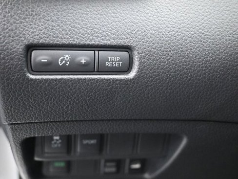 Used 2016 Nissan Rogue SV image 10