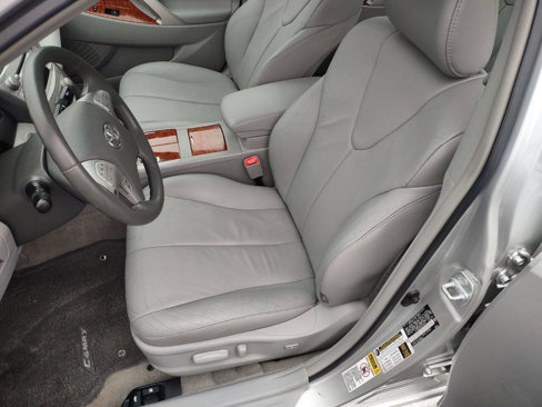 Used 2010 Toyota Camry XLE image 12