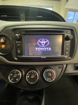 Used 2015 Toyota Yaris L image 22