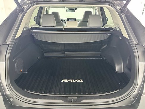 Used 2021 Toyota RAV4 XLE Premium image 24
