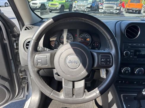 Used 2017 Jeep Patriot High Altitude image 16