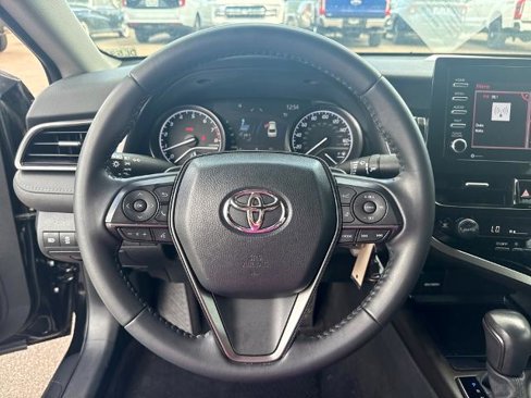 Used 2022 Toyota Camry SE image 15