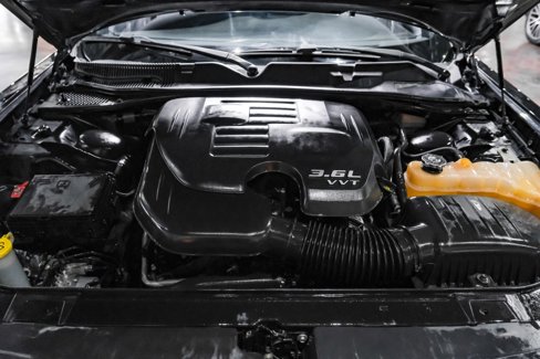 Used 2015 Dodge Challenger SXT image 36