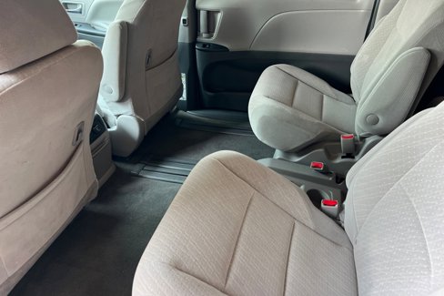 Used 2018 Toyota Sienna LE image 13