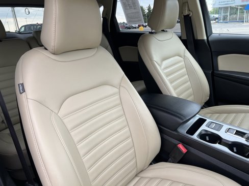 Used 2022 Ford Edge SEL image 12