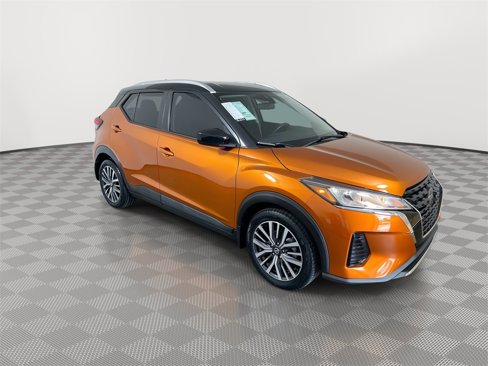 Used 2021 Nissan Kicks SV image 2
