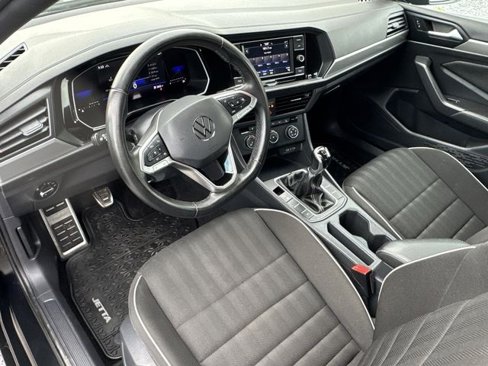 Used 2024 Volkswagen Jetta Sport image 10