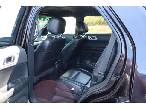 Used 2014 Ford Explorer XLT w/ Equipment Group 202A image 7