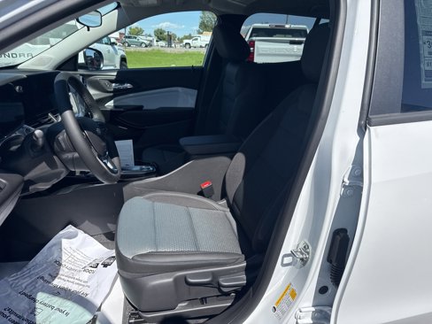 New 2025 Chevrolet Trax LT w/ LT Convenience Package image 8