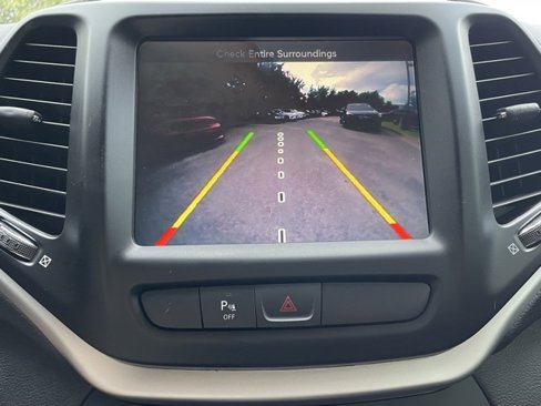 Used 2018 Jeep Cherokee Trailhawk image 15