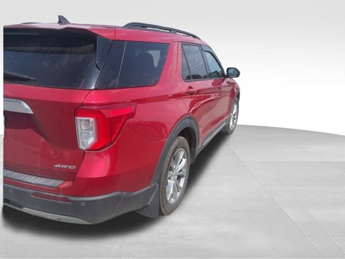 Used 2021 Ford Explorer XLT w/ Equipment Group 202A image 3