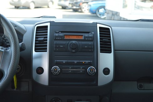 Used 2010 Nissan Frontier SE image 33