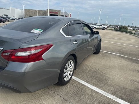 Used 2018 Nissan Altima 2.5 S image 3