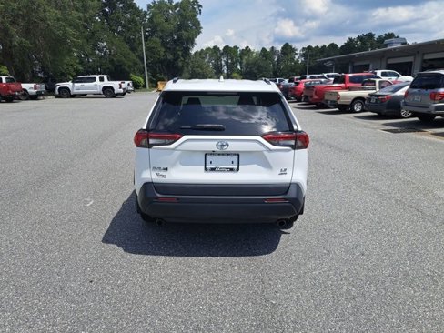 Used 2021 Toyota RAV4 LE image 5
