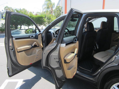 Used 2014 Porsche Cayenne Platinum Edition image 22