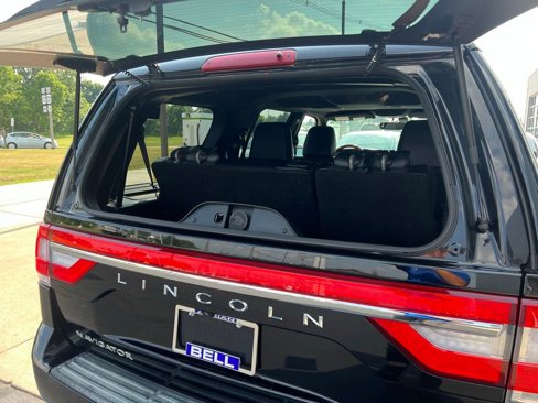 Used 2017 Lincoln Navigator Select image 16