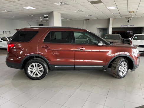 Used 2018 Ford Explorer XLT w/ Equipment Group 201A image 8