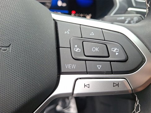 Used 2022 Volkswagen Tiguan SE image 21