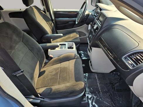 Used 2013 Chrysler Town & Country Touring image 27