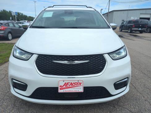 Used 2023 Chrysler Pacifica Limited image 2