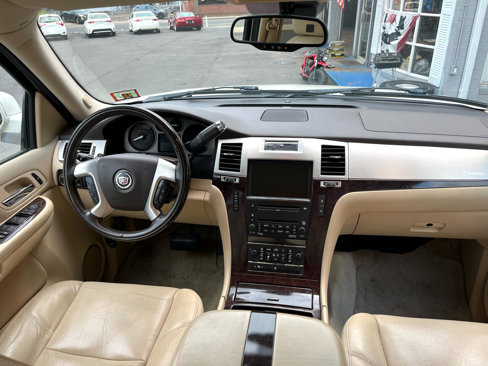 Used 2007 Cadillac Escalade AWD w/ Climate Package image 14