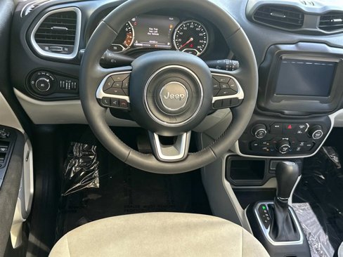 Used 2021 Jeep Renegade Latitude w/ Sun & Sound Group image 22