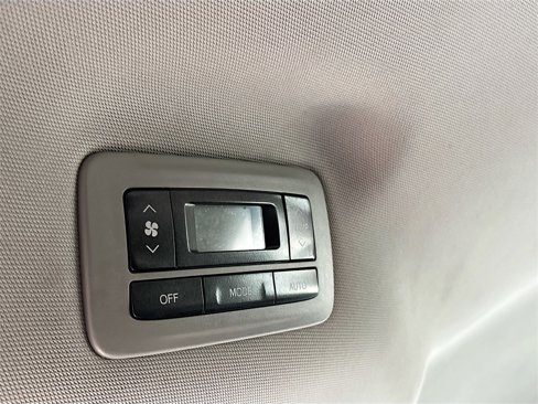 Used 2017 Toyota Sienna SE image 23