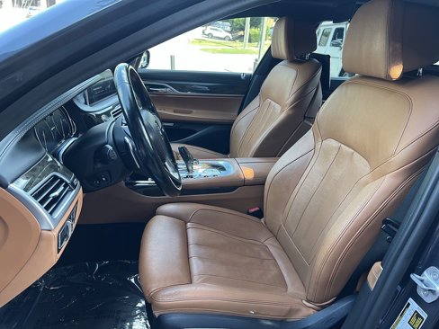 Used 2017 BMW 740e xDrive image 24