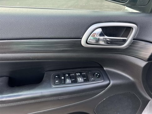 Used 2019 Jeep Grand Cherokee Laredo image 34