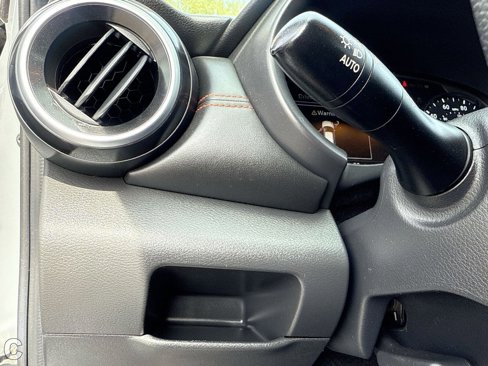 Used 2022 Nissan Kicks SR image 17