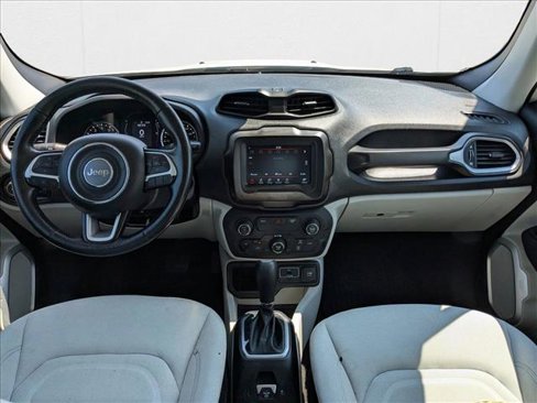 Used 2018 Jeep Renegade Latitude w/ Cold Weather Group image 17