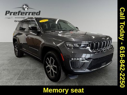 Used 2023 Jeep Grand Cherokee Limited image 3