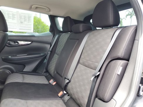 Used 2020 Nissan Rogue Sport SV image 12