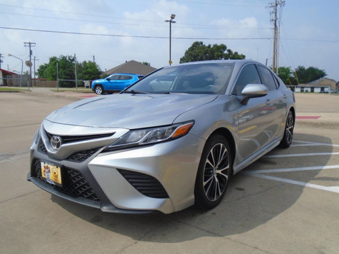 Used 2020 Toyota Camry SE image 3