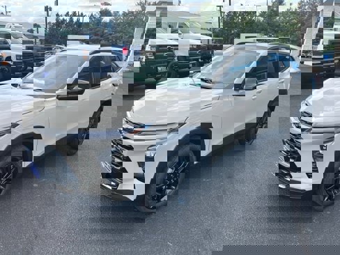 New 2026 Chevrolet Trax ACTIV w/ Sunroof Package image 2