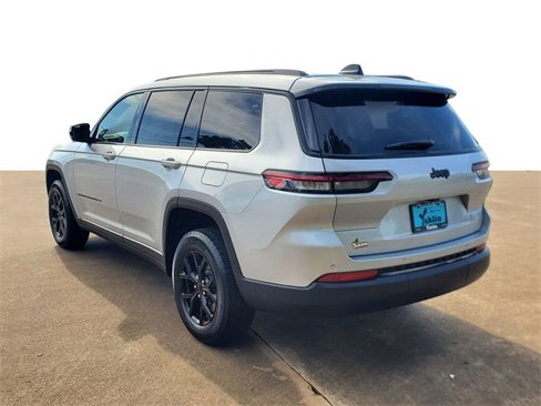 New 2025 Jeep Grand Cherokee L Altitude image 3