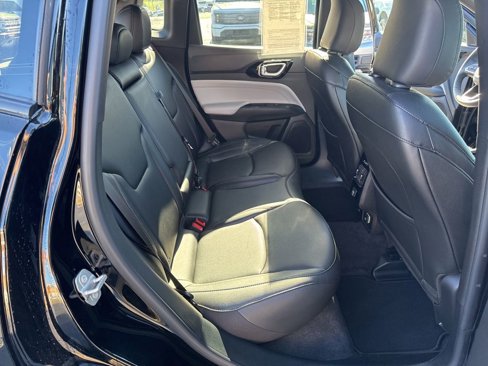 Used 2024 Jeep Compass Limited image 31
