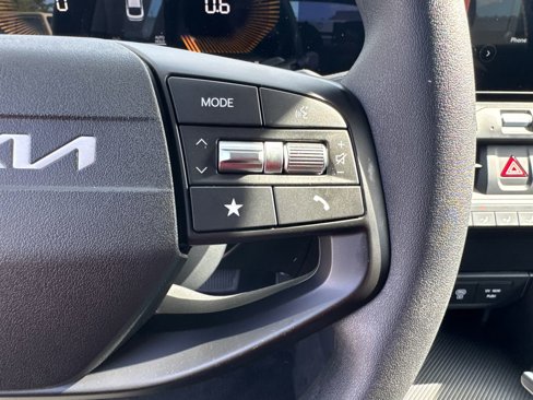 New 2025 Kia K4 LXS image 25
